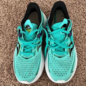 size 8.5 women’s saucony pwr run